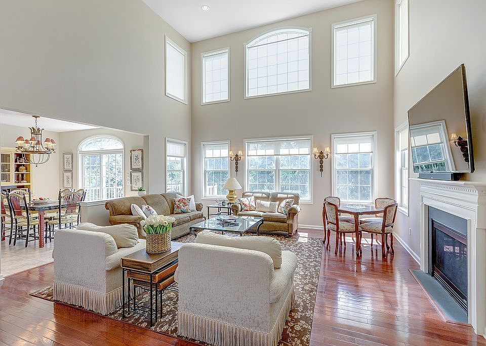 1st image of 12 Lonergan Ln