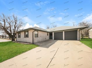 5921 N College St, Warr Acres, OK 73122