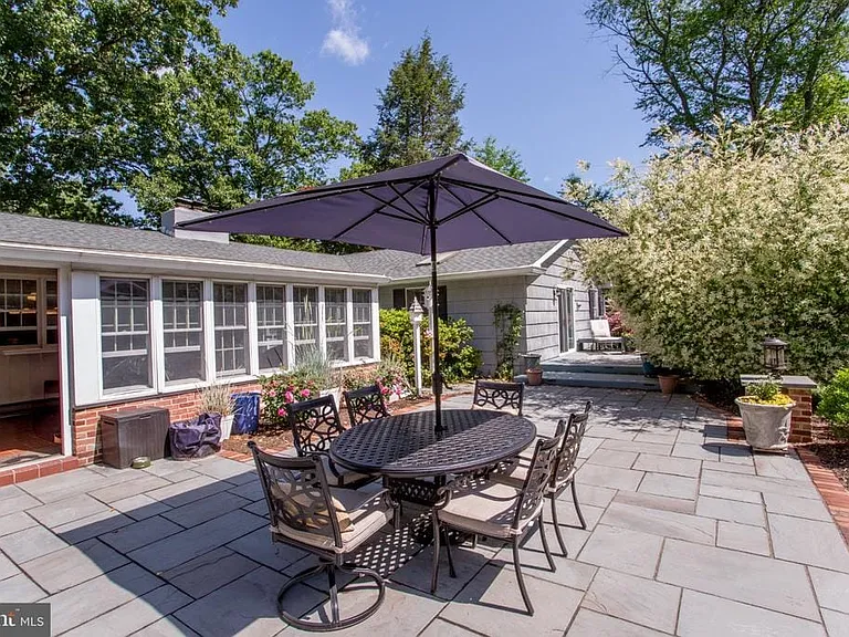 67 Townview Dr — Photo 37