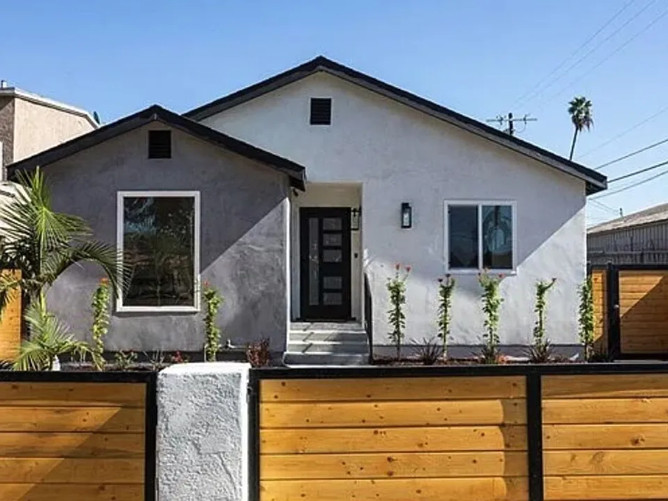3050 Chesapeake Ave