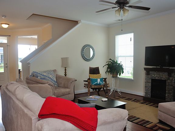 5th image of 103 Red Cedar Street