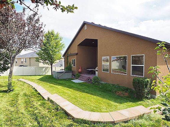 3rd image of 518 W Crenshaw Way