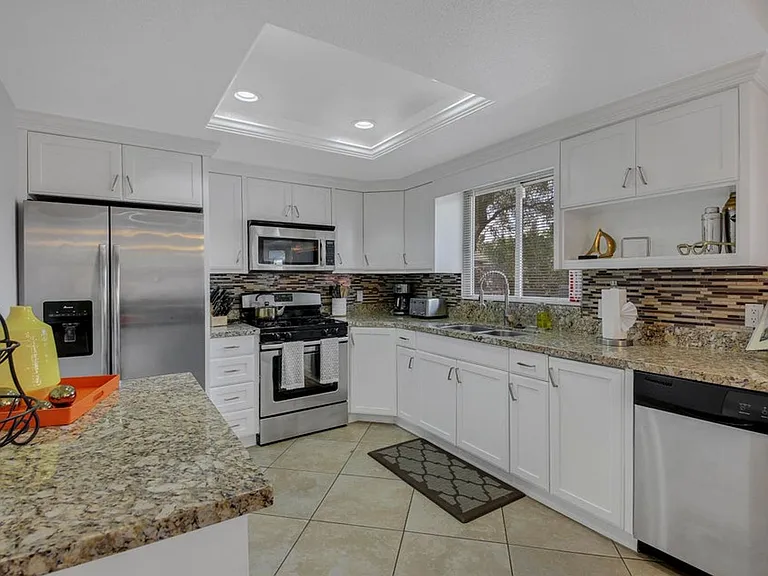 1705 Scotia Ln — Photo 4