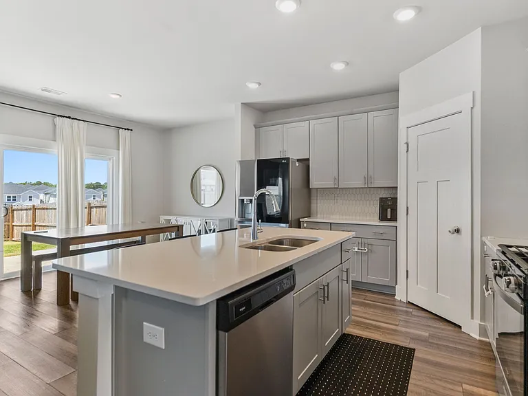 304 Garrison Grove Dr — Photo 5