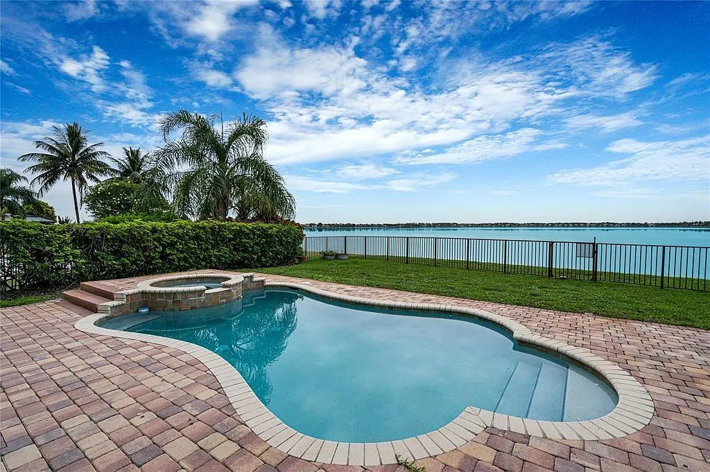 5 bed, 3.0 bath, 3595 sqft, $6,750 — Photo 3