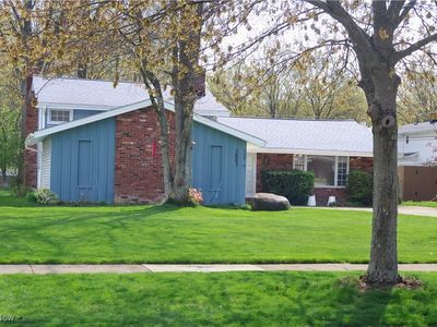 3883 Woodpark Ln, North Olmsted, OH, 44070