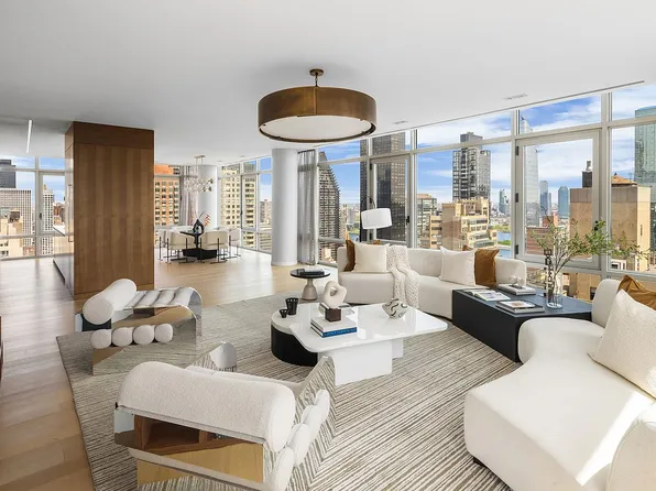 219 E 44th St #35, New York, NY 10017