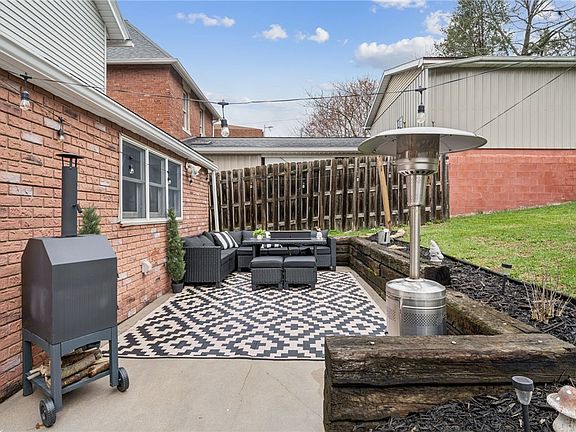 3rd image of 209 Main St