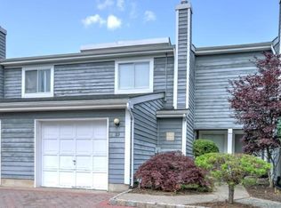 22 Rambling Meadows Ct, Tinton Falls, NJ 07724