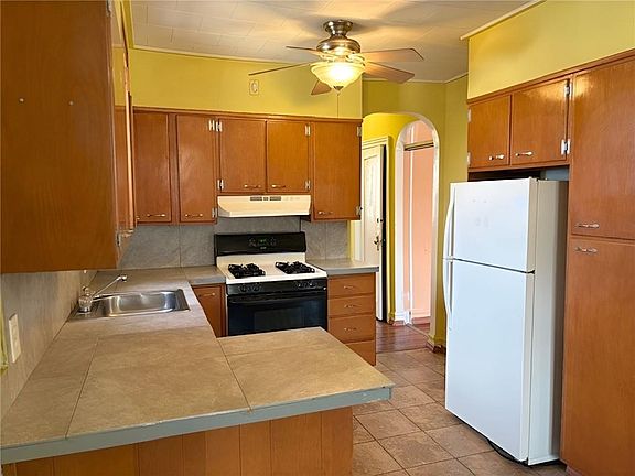 2nd image of 2315 E 17th St