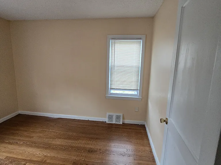 21227 Panama St — Photo 6