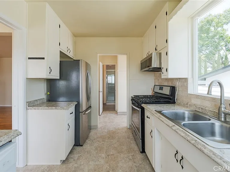 29119 S Highmore Ave — Photo 10