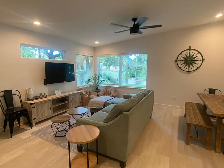 561 Live Oak St — Photo 8