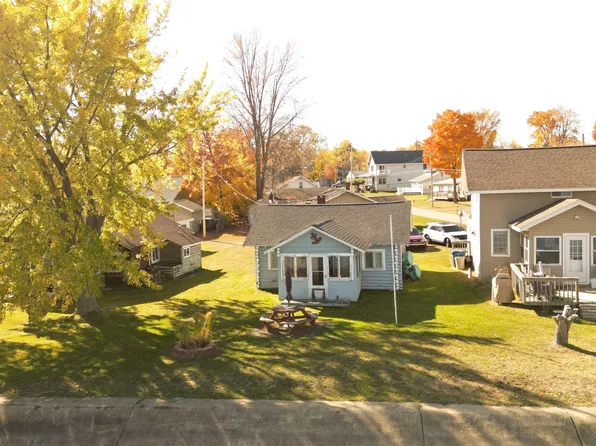 118 Wilson Ave, Houghton Lake, MI 48629