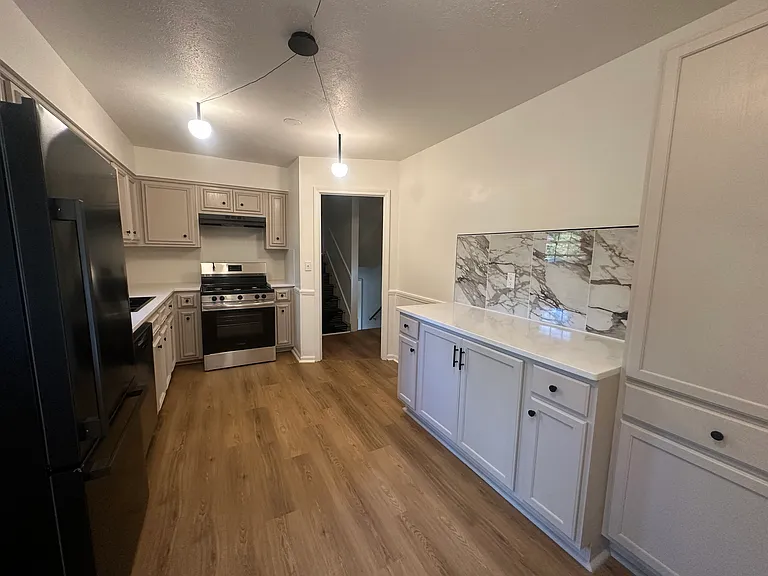 352 Henson Ave — Photo 4