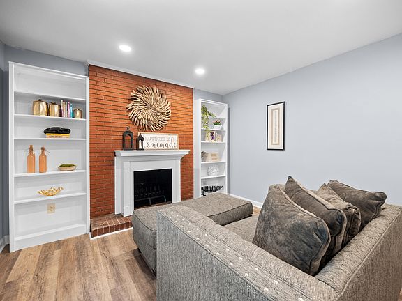 2nd image of 820 Greenwich St