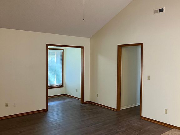 2nd image of 1538 E Thornhill Dr