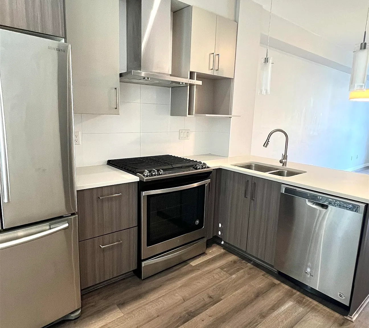 2 bed, 1100 sqft, $2,700 — Photo 3