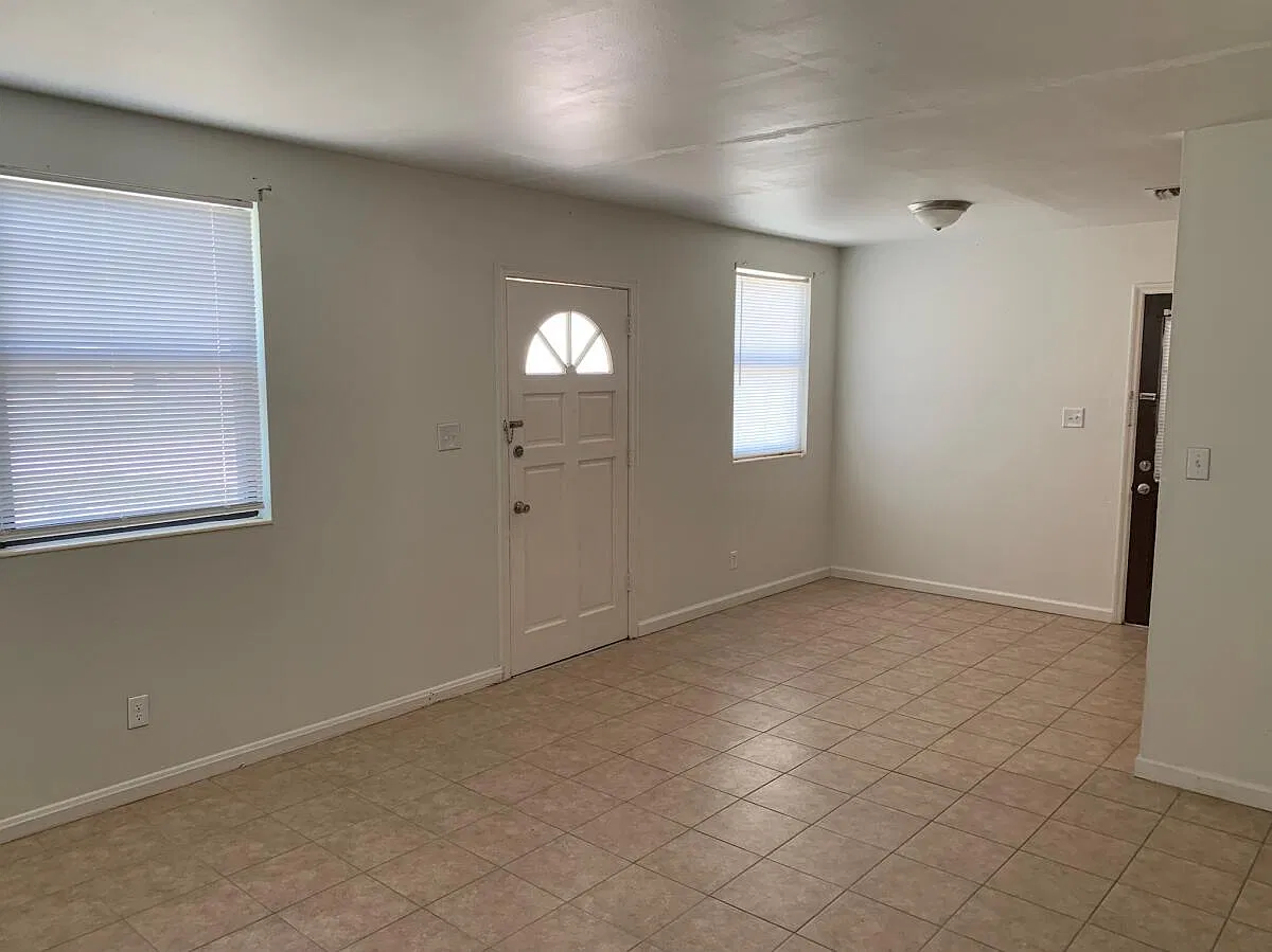 3 bed, 864 sqft, $1,625 — Photo 4
