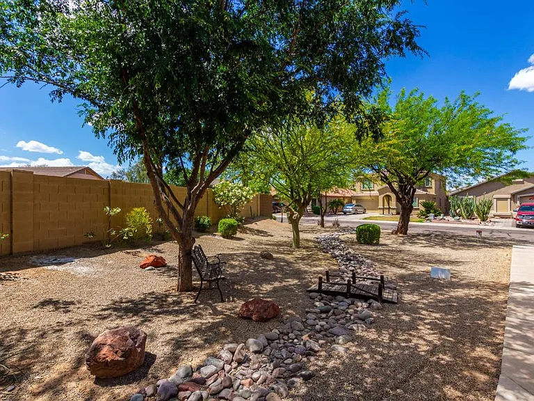 983 E Palomino Way — Photo 3