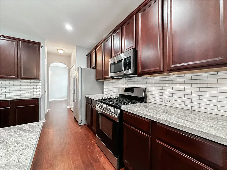 6810 Summer Bridge Ln — Photo 7