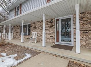 2611 Edgewood Ln, Green Bay, WI 54302