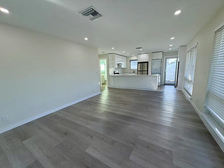 2070 NE 56th St #1 — Photo 2