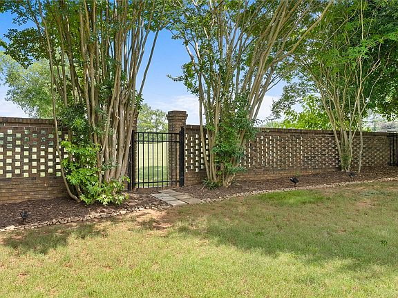 3rd image of 109 Prestwick Ct