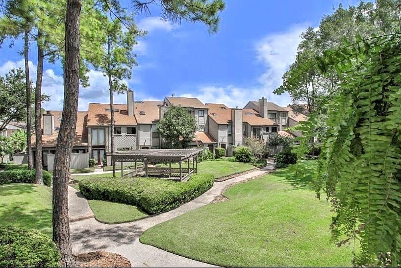 1st image of 1089 Country Place Dr
