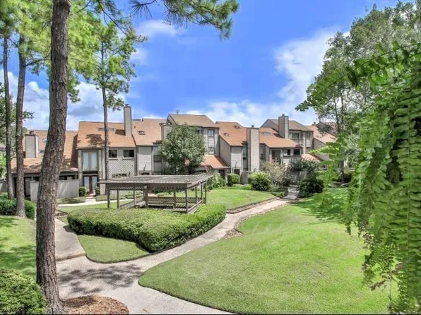 1089 Country Place Dr, Houston, TX 77079