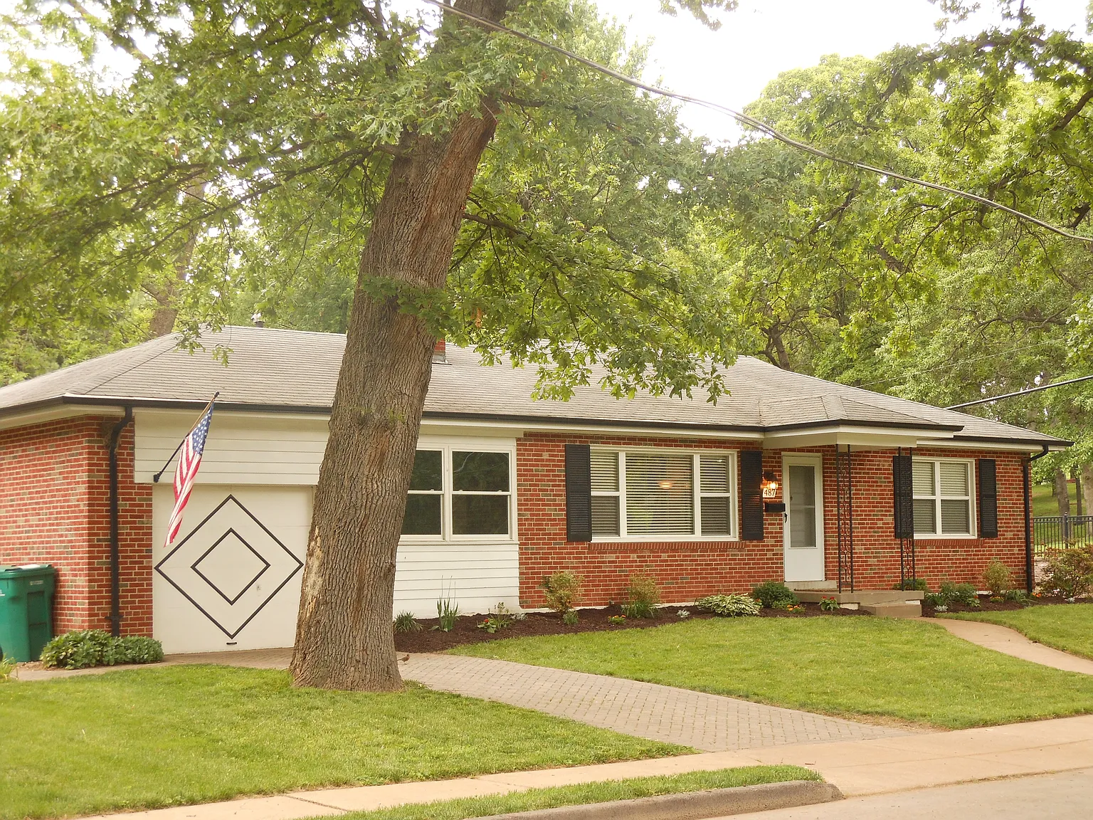 487 S Park Ave photo 1