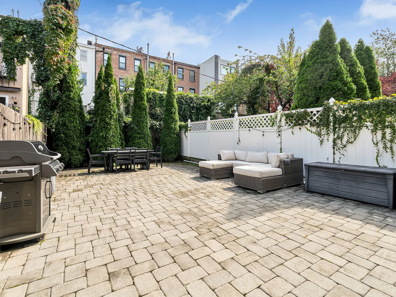 2 bed, 1077 sqft, $4,750 — Photo 2