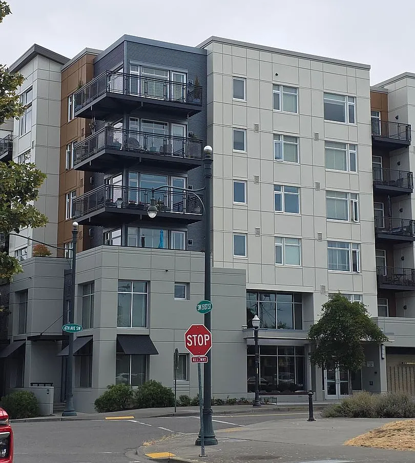Burien Town Square 1 bedroom on the 4th floor, with 1 car parking space in garage - Available now!! — Photo 1