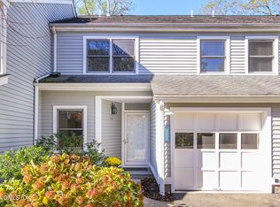 351 Pemberwick Rd APT 403, Greenwich, CT 06831