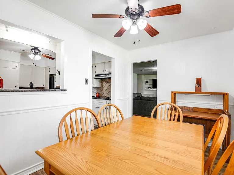 2202 Eaves Dr — Photo 10
