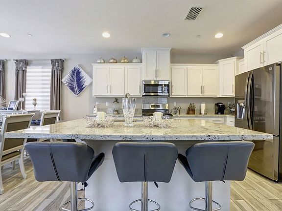 4th image of 1005 Bridlewood Dr