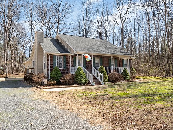 2nd image of 529 Carter Loop Rd