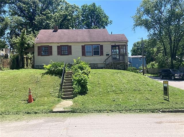 1st image of 2557 Everett Ave