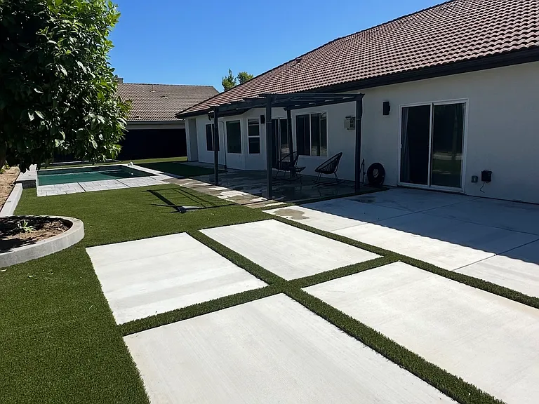 1555 Taylor Ln — Photo 2