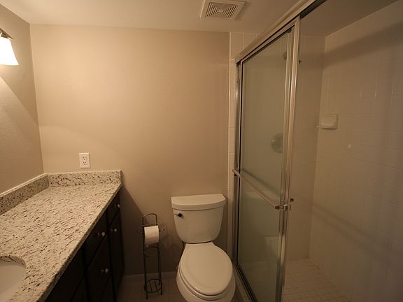 4th image of 2121 Wood St #209