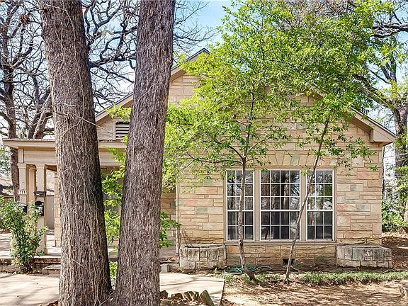 5th image of 1411 Oak Knoll Dr