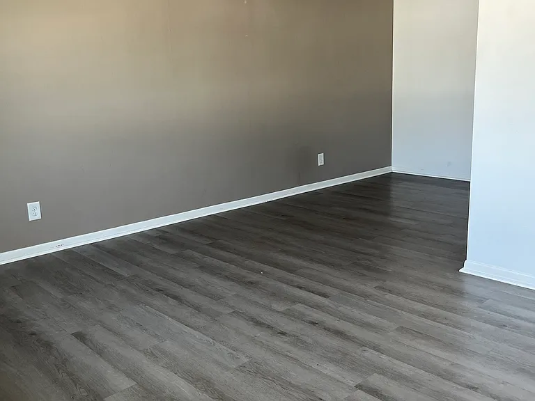 218 NW Chapel Dr #1 — Photo 2