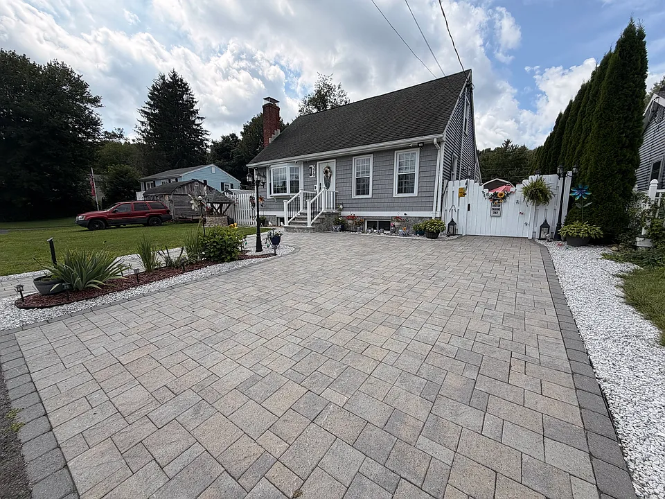379 Lake Plymouth Blvd