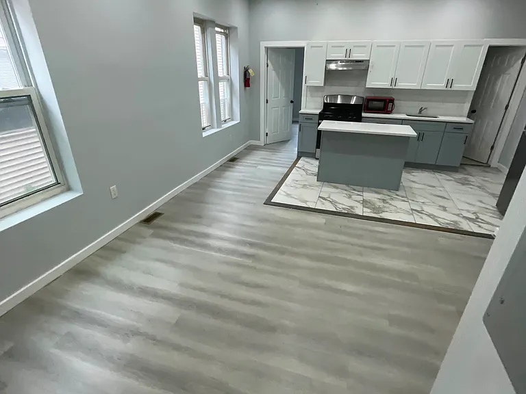 352 S 10th St #1 — Photo 1