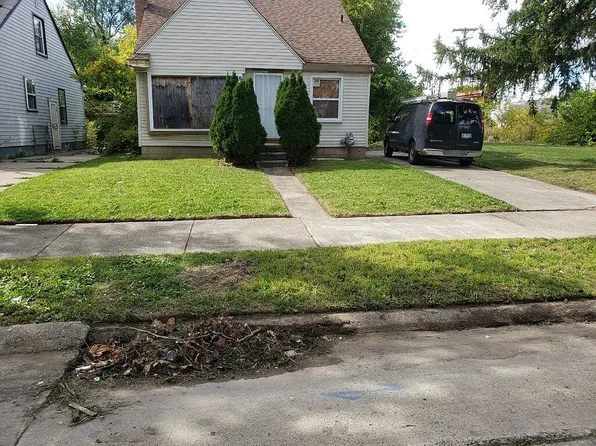 8615 Strathmoor St, Detroit, MI 48228