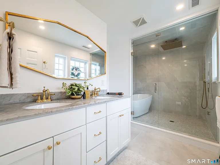 28 Oak St — Photo 29