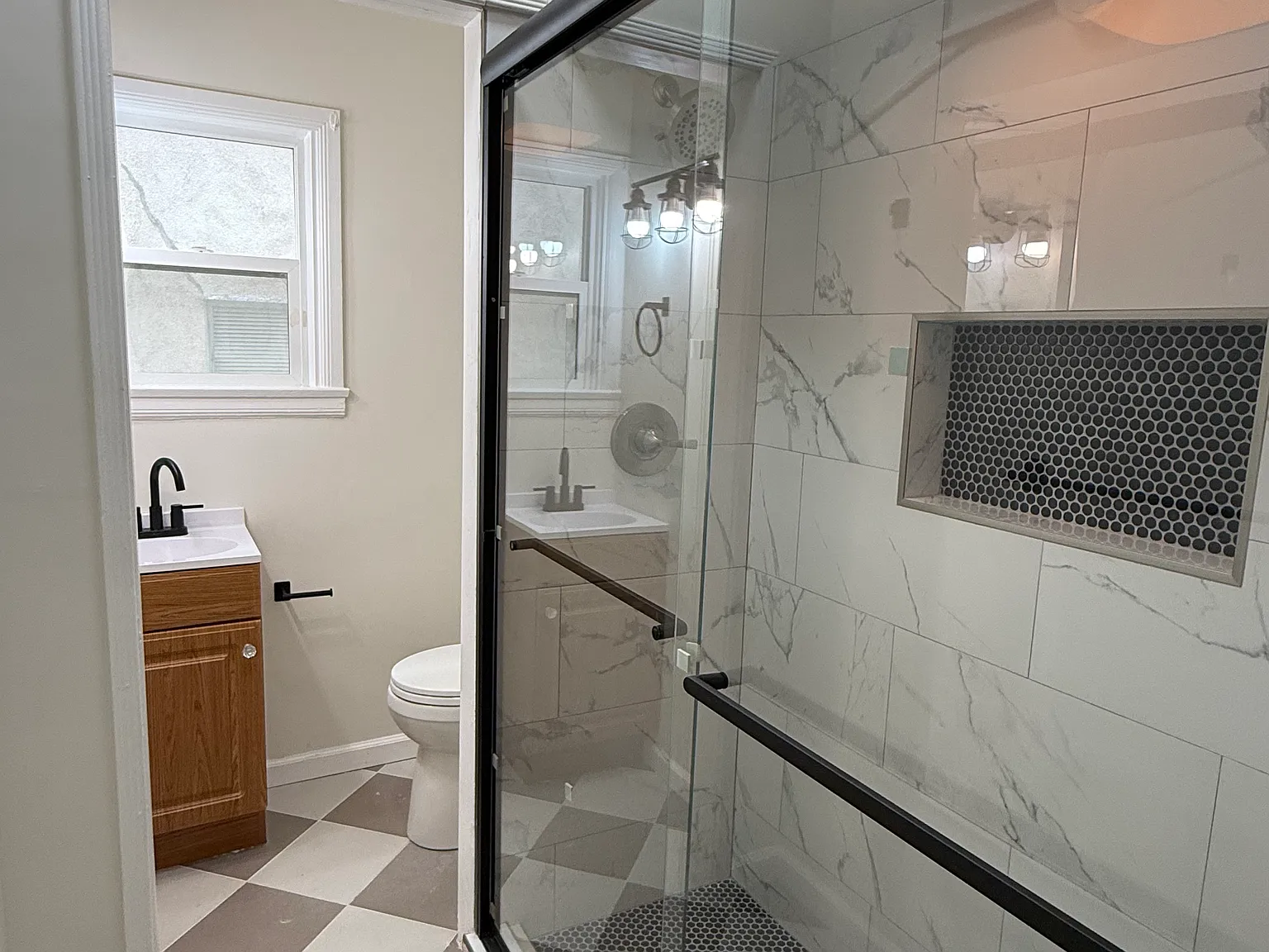 3 bed, 700 sqft, $4,500 — Photo 3