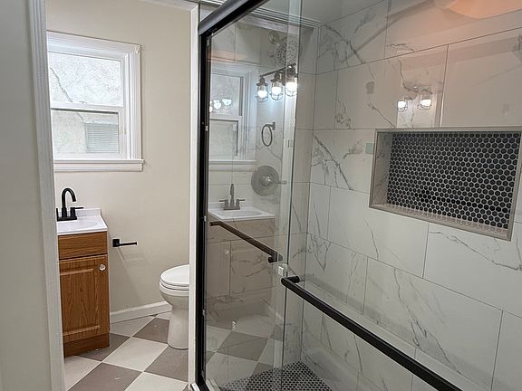 3rd image of 44 Rose Ave APT 5
