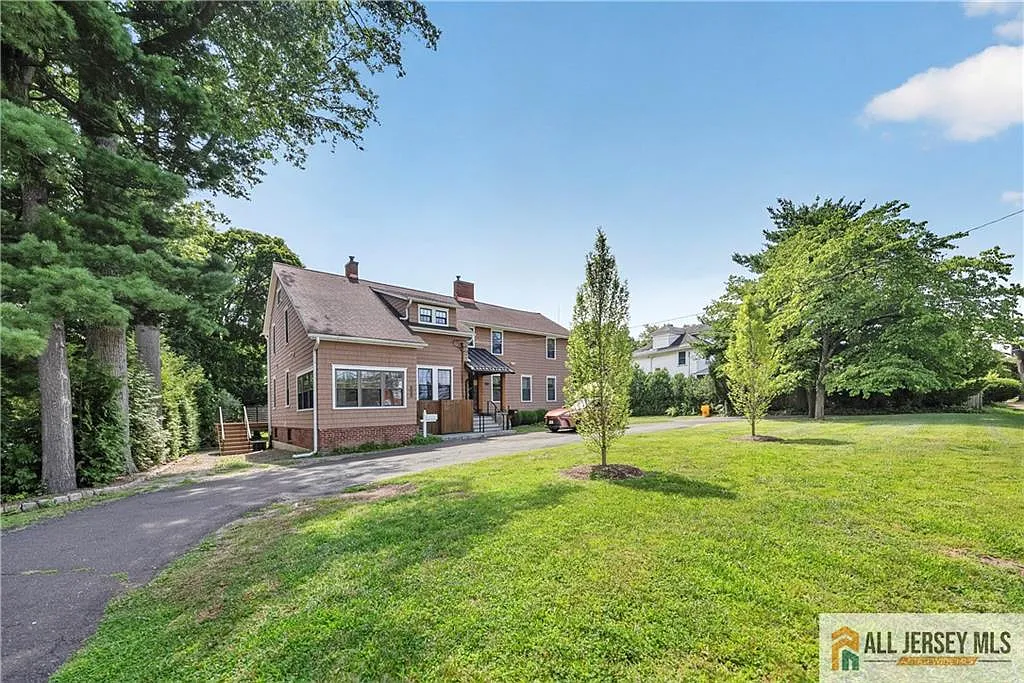 3 bed, 1.5 bath, $2,900 — Photo 2