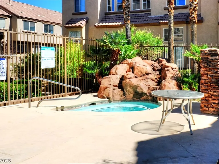 8401 Tiger Woods Ave — Photo 29